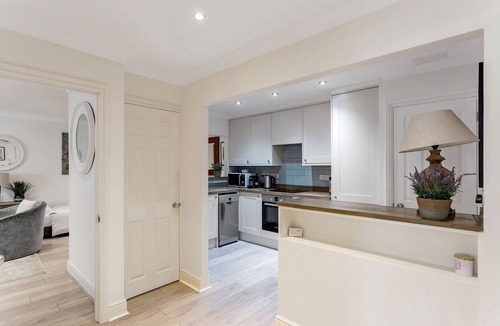 Warwick Apartment | Wonderful Central London 2 bed 2 bathroom Flat in the middle of town.