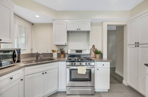 Seal Beach House | Wonderful Naples Beauty cottage 2 mins 2 the sand