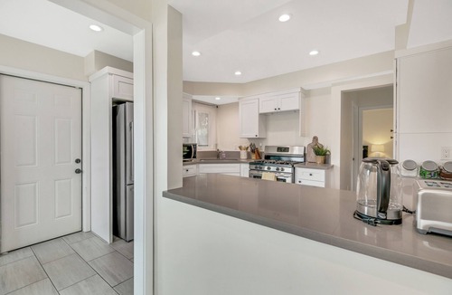 Seal Beach House | Wonderful Naples Beauty cottage 2 mins 2 the sand