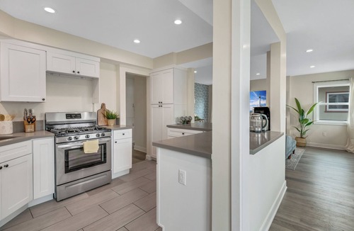 Seal Beach House | Wonderful Naples Beauty cottage 2 mins 2 the sand