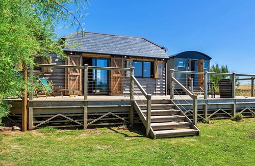 Widemouth Bay House | Wonderful villa for 4 guests with WIFI, terrace and pets allowed