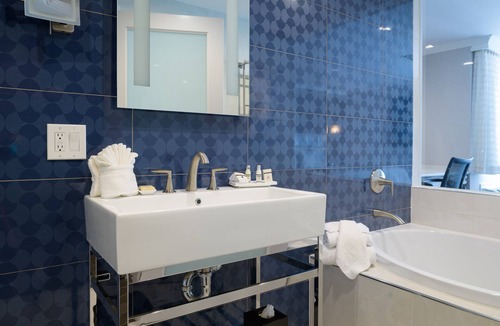 West San Jose Hotel | Woodcrest Hotel Cupertino