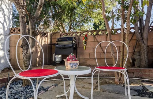 West Hills Apartment | Woodland Hill/Warner Ctr. Retreat InQuiet area with no apartments close by.n