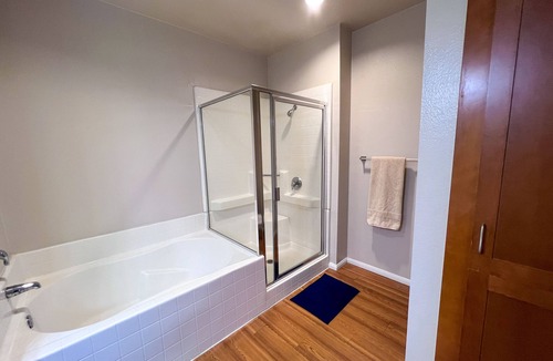 Warner Center Apartment | Woodland Hills 2 Bedroom City Views Close to Los Angeles