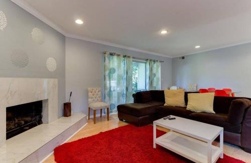 Woodland Hills House | Woodland Hills Charmer