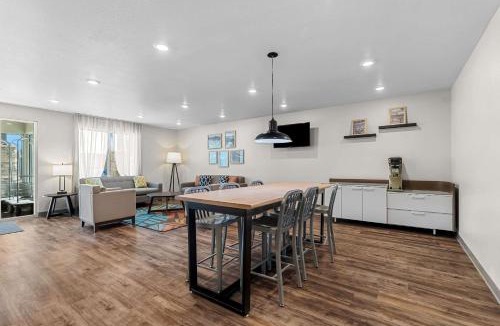 Corona Hotel | WoodSpring Suites Corona