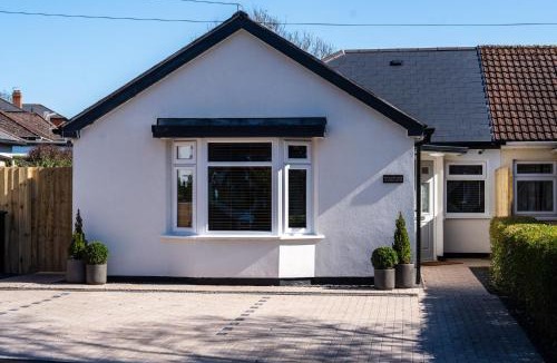 Fernhill Heath House | Woodstock - 3 Bed Luxury Bungalow with Full SKY TV