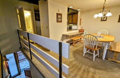 Big Bear Lake Condo | Year-Round Escape – Cozy Townhome at base of Snow Summit