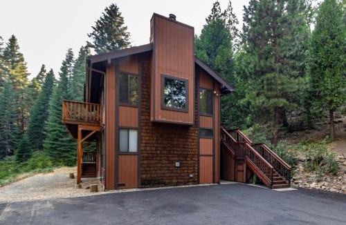 Fish Camp House | Yosemite Big Rock Cabin