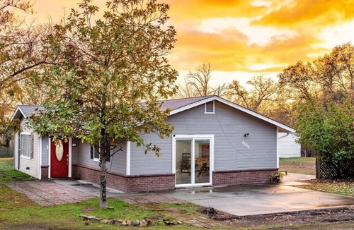 Mariposa House | Yosemite Casita Waalapsu-6 Beds, Game Room & Views