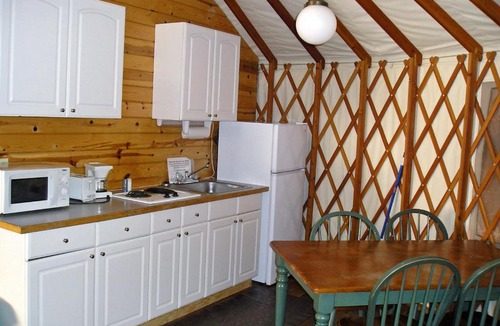 Harden Flat Resort | Yosemite Lakes Wheelchair Accessible Meadow Yurt 16