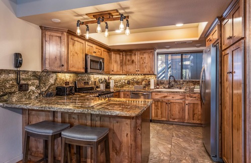 Fish Camp Cabin | Yosemite Rendezvous