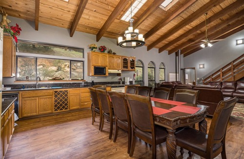 Coarsegold House | Yosemite Rustic Oasis Sleeps 30, Spacious, and Easy to Find