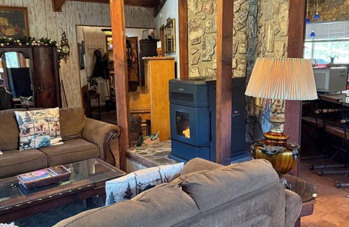 Yosemite Forks House | Yosemite Southgate Waterfront Cabin 3 Bdrm Bass Lake Oakhurst Spa pets Specials!
