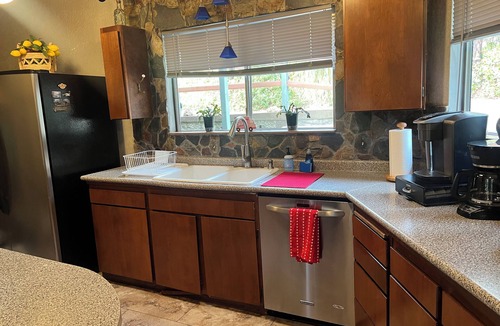Yosemite Forks House | Yosemite Southgate Waterfront Cabin 3 Bdrm Bass Lake Oakhurst Spa pets Specials!
