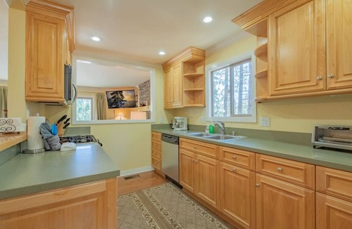 Upper Moonridge House | Yosemite View Retreat- Spa on Amazing Mountain Top View Deck!