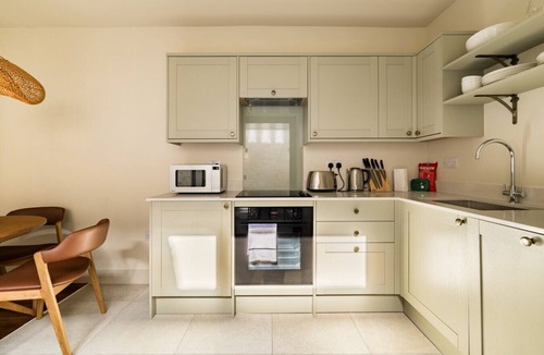 Norland House | Your Place - 2 bedroom Mews House in Notting Hill