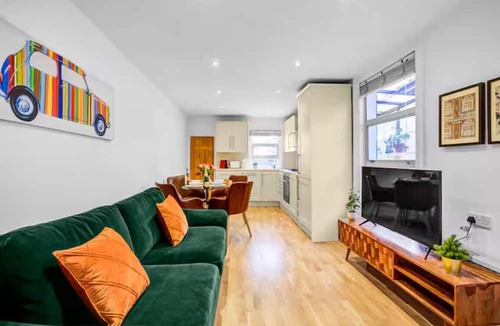 Vauxhall Apartment | Your private South London retreat with garden and workspace
