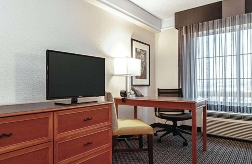 Guasti House | Your Relaxing Getaway Awaits! 2 Pet-Friendly Units Close to Golden Oak Park!