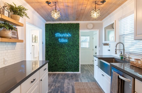 Running Springs Cabin | Zen Den: 2-bedroom cabin 11 minutes from Snow Valley Mountain Resort