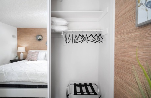 Monrovia Apartment | Zen Retreat W/♛King Bd,♥ of DT, Near Hospitals