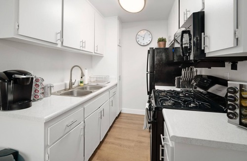 Monrovia Apartment | Zen suite w/♛King Bd in DT Monrovia, self ✅, Biz&family,10 min➡️Pasadena