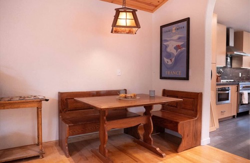 Tahoe Woods House | Zermatt - Mountain Retreat Near Beach and Skiing, HotTub
