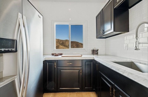 Western Malibu House | Zuma Beach View Estate with Cedar Soaking Tub