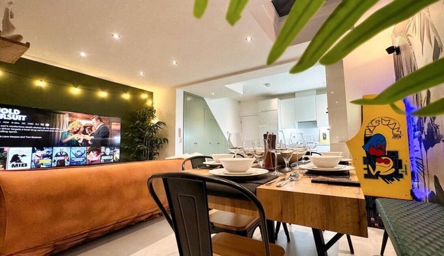 (1/3) 32a Bravington Rd, W9 3AH, London · London Queen's Park with cinema & gami