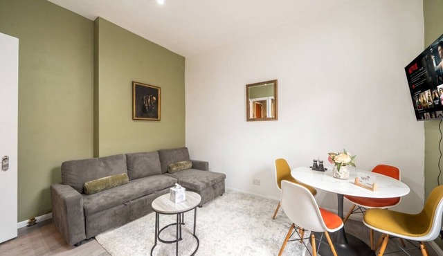 1-Bed Flat Sleeps 4 · Walk to Finchley Road Tube · Swiss Cottage