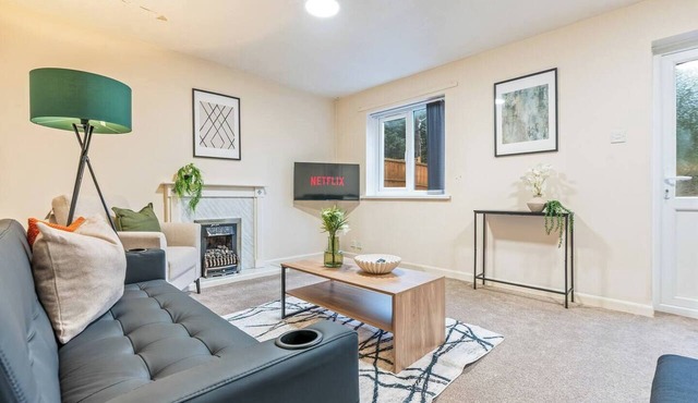 #109 Modern 3-Bed Home in Moseley