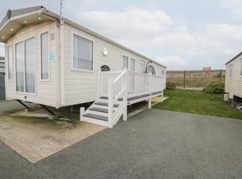 11, Beachfields