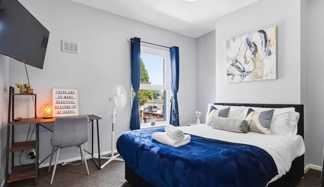 2 bed Home with Free Parking