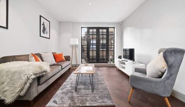 2 Bed Lux Apartment near Central London FREE WIFI