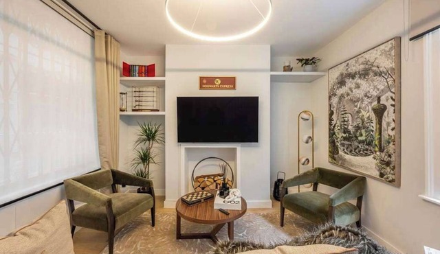 2-Bedroom Harry Potter-Inspired House Sleeps 6