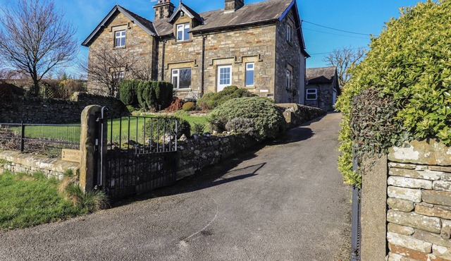2 LUPTON HALL COTTAGES, pet friendly in Lupton