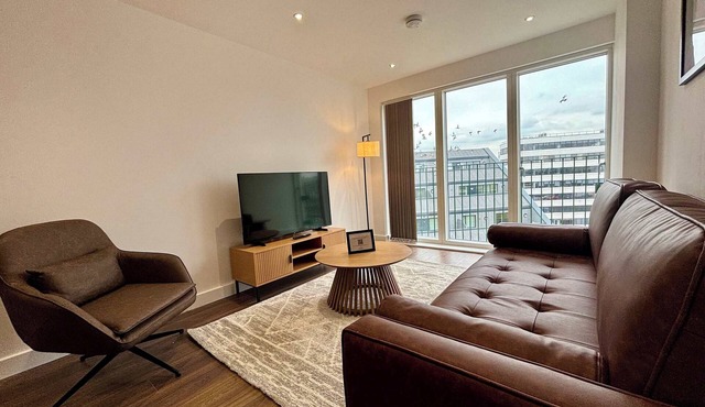 2BR Bracknell Apt Near Ascot Racecourse | WiFi