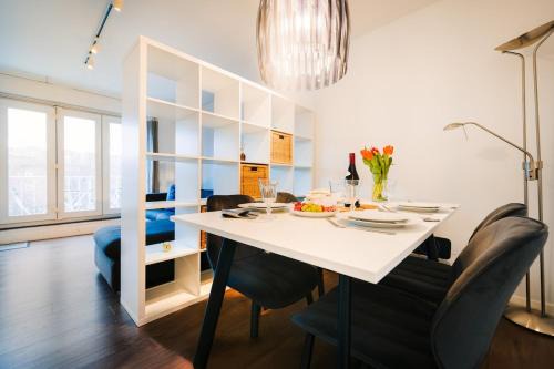 2BR w Balcony Swiss Cottage Near Central London