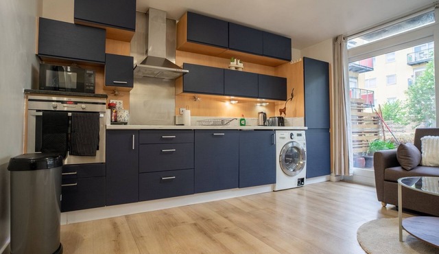 3 Bed Flat | Sleeps 7 | Near O2 & ExCeL | London