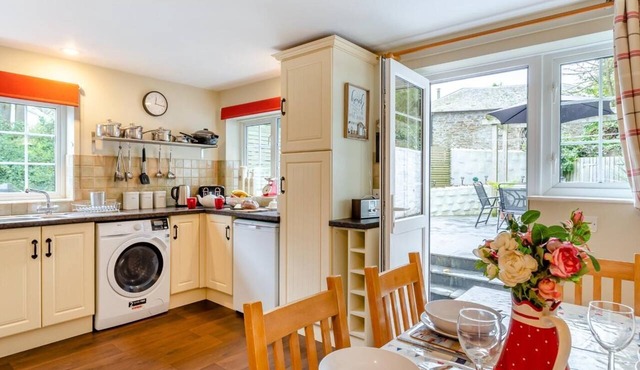 3 Bed in St. Austell (oc-95623)
