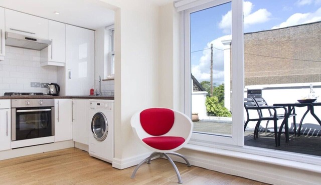 3 Bedroom ensuite Garden Flat in City min to Tube