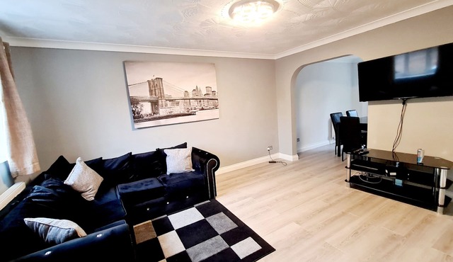 3BR House Near London Excel, Sleeps 6. Fast Wifi Great Location. Ideal 4 Groups