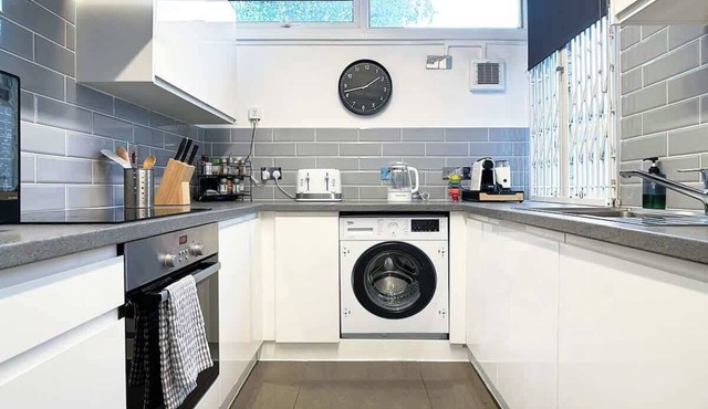 4 Bed Home Sleeps 7 - Close to Oval Tube Station