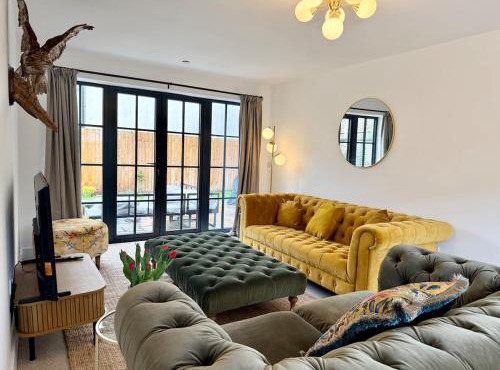 4 Bed Luxury home, Sauna, Hot tub, Sleeps 9