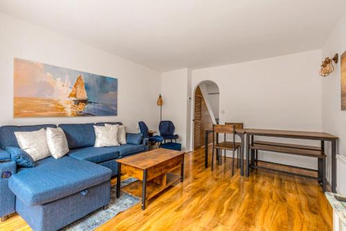 5BR Greenwich Home with Patio, 2mins to Station