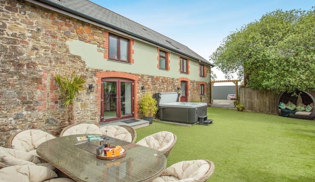 6 Bed in Holsworthy (oc-s41430)