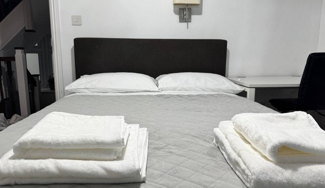 Adorable 1-bedroom apartment in wonderful Twickenham neighborhood
