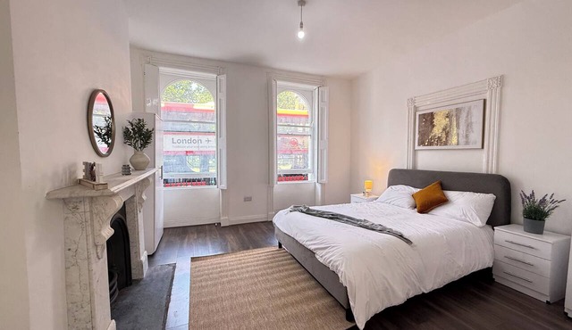 Amazing Huge 5 Bed/10 Sleeper in London Zone 2.