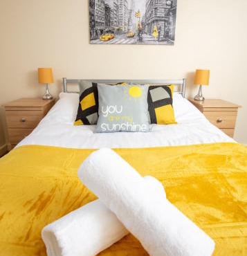 Ample Comforts, Centrally Located, Town Centre in Warrington