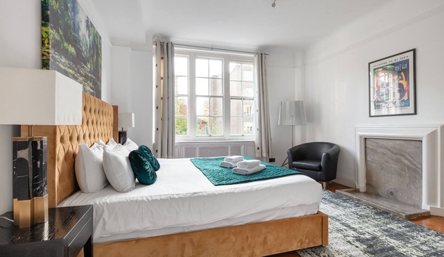 *Authentic & Spacious 5 Bed Apartment/Hyde Park*